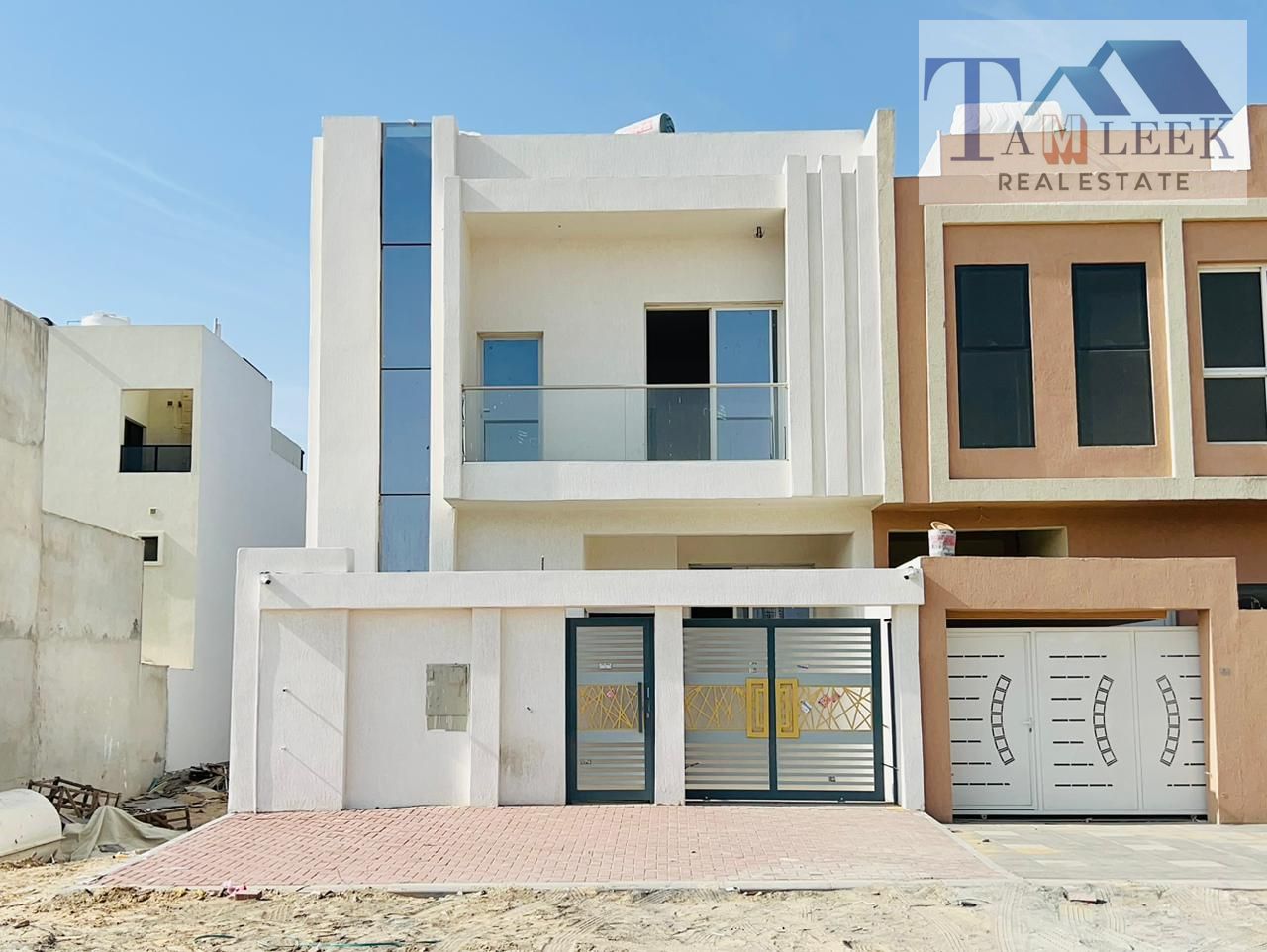 Townhouse for sale in Al Zahia, Ajman, 5 bedrooms, first occupancy, bargain price