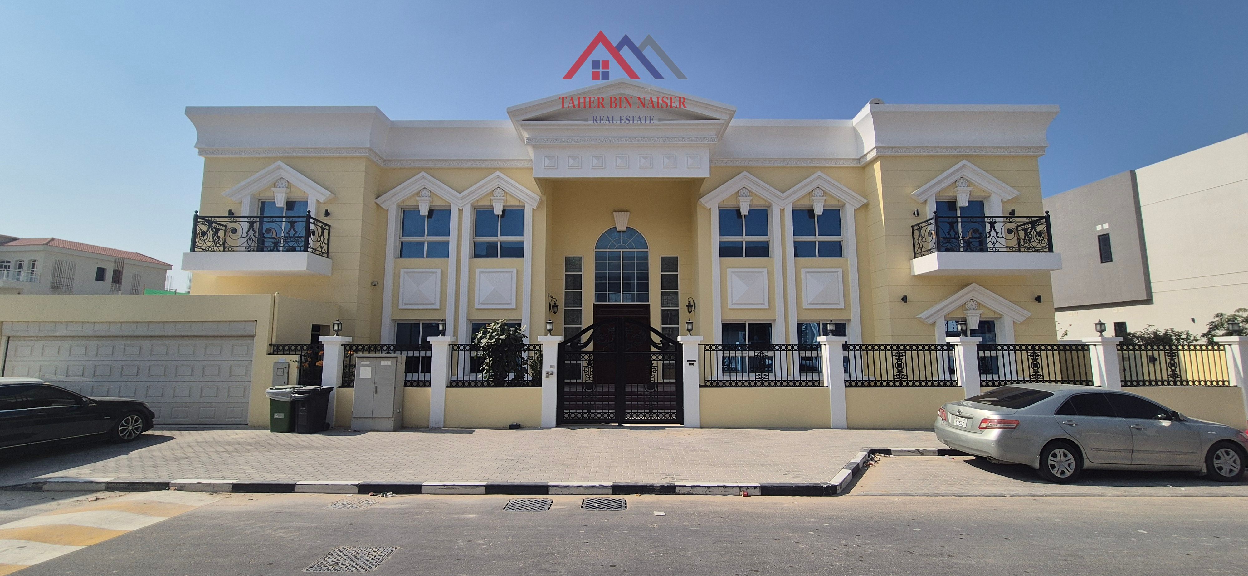 HUGE SIZE 5 BEDROOM VILLA WITH MAID AVAILABLE FOR RENT