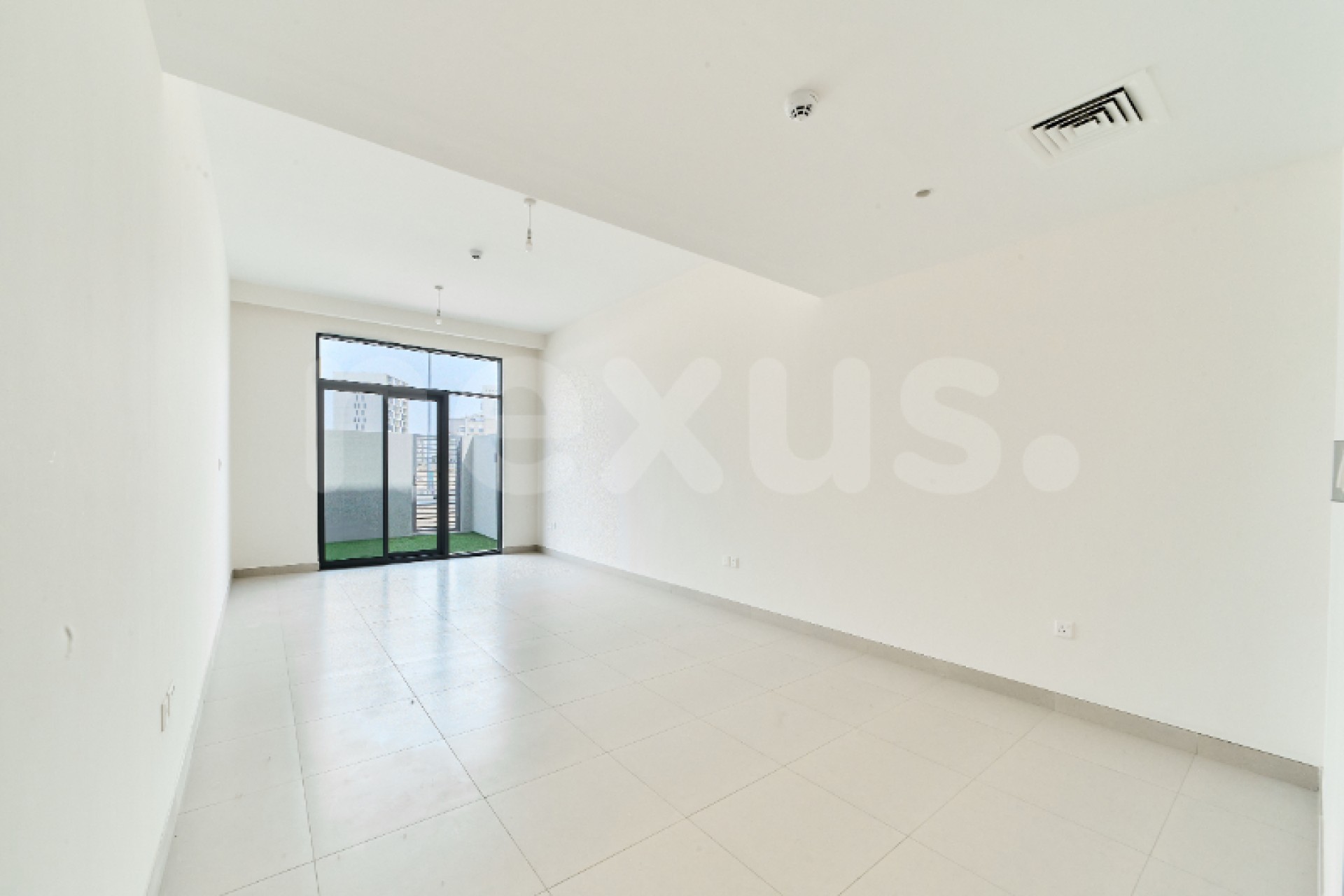 Landscaped | Single Row | Near Retail | Ready