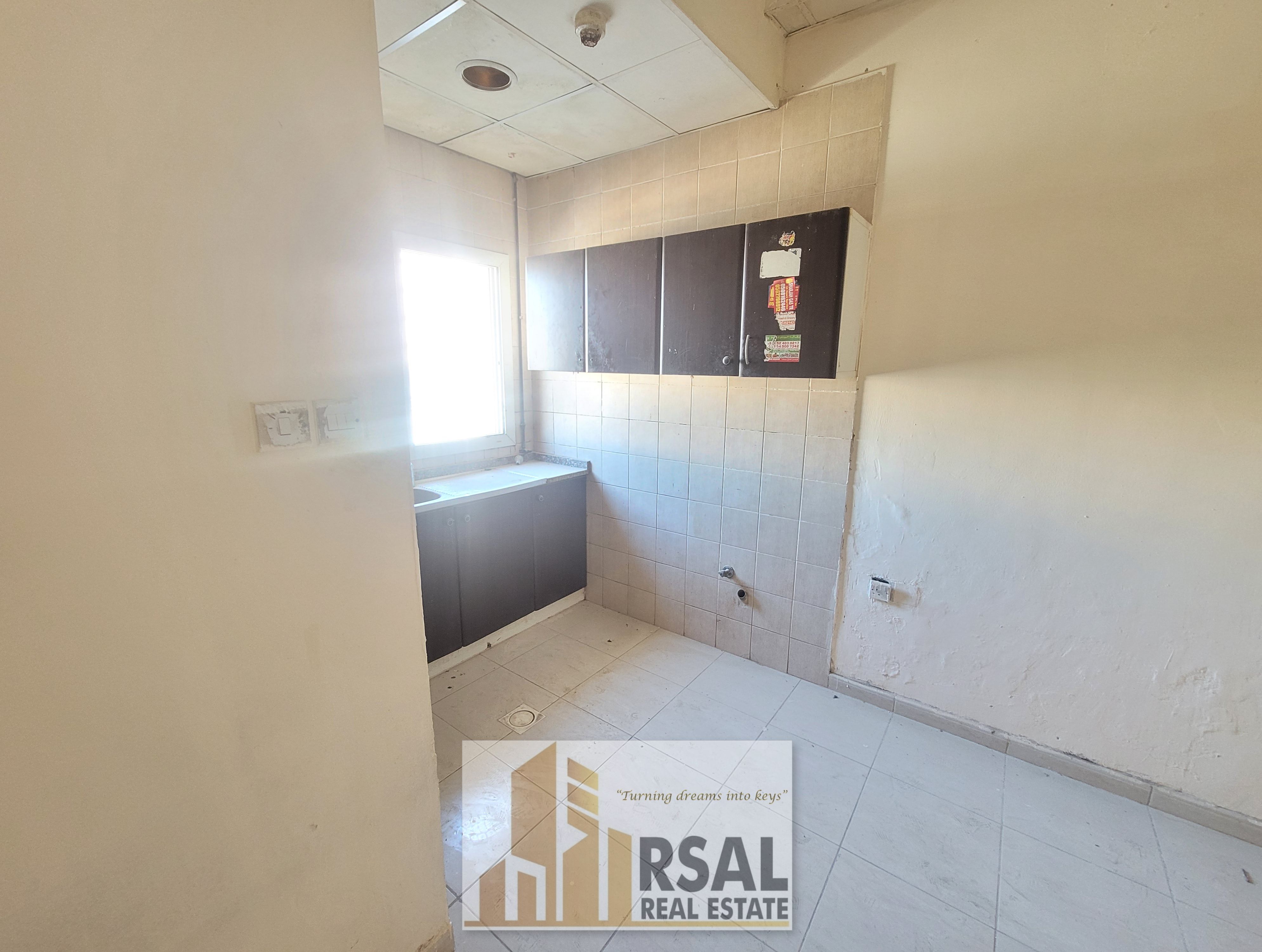 Lavish Studio/Family Building/No Deposit/Near almidna Shopping Center