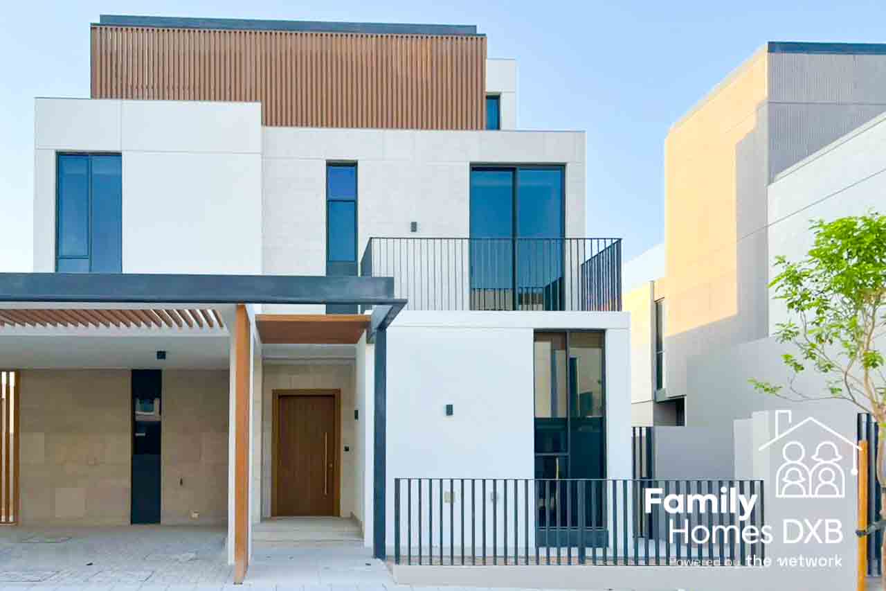 CORNER VILLA - KEEN SELLER - ON THE PARK