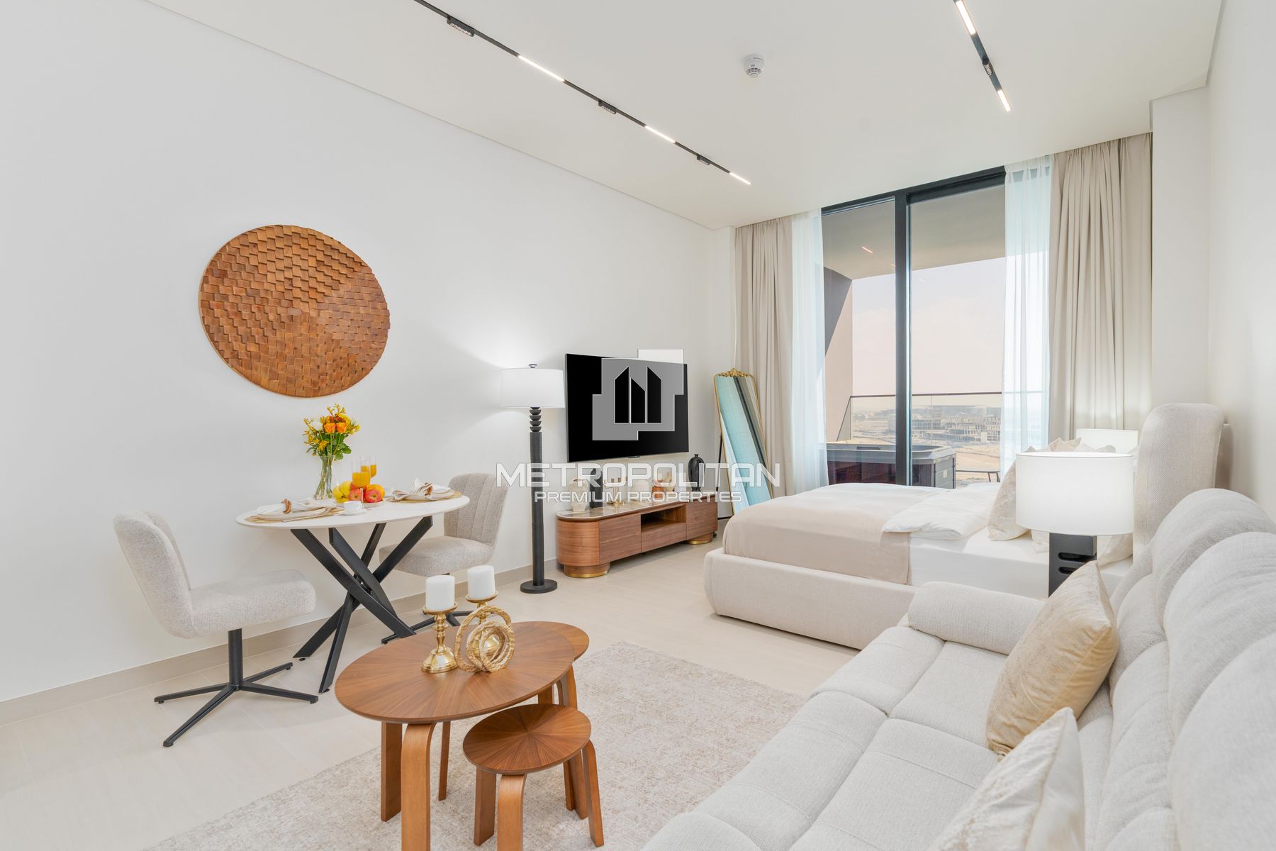 12 Cheques | Balcony Jacuzzi | Canal View | Luxurious