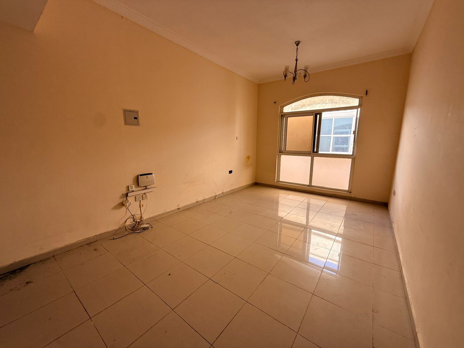 Studio in Al Qulayaa area / central AC / central gas / free sandy parking / spacious area / beside corniche & Al Heerah beach directly