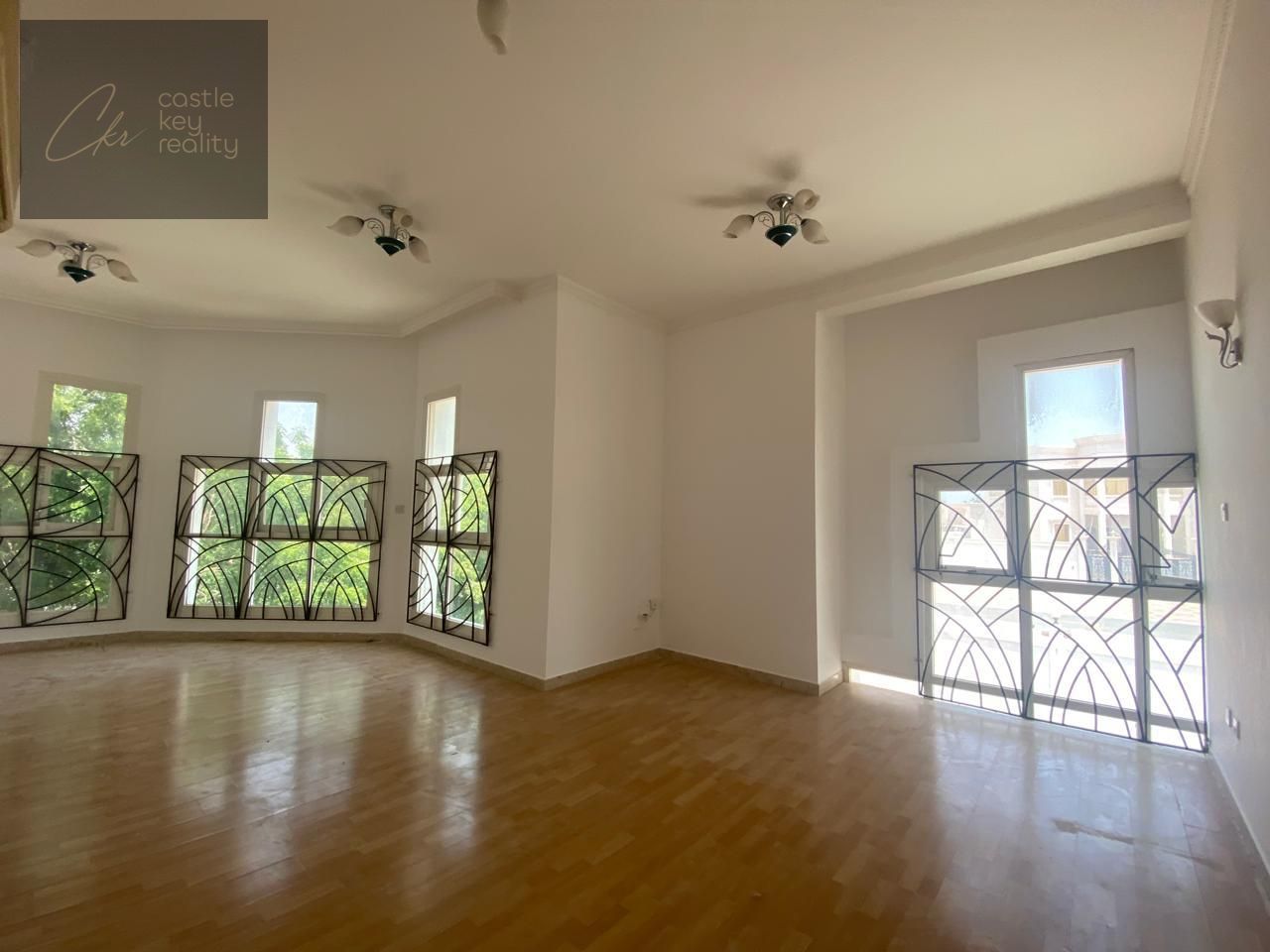 SUBLEASE: HUGE 8 BEDROOM VILLA/FLOOR FOR RENT - FEWA CONNECTION - IDEAL FOR STAFF
