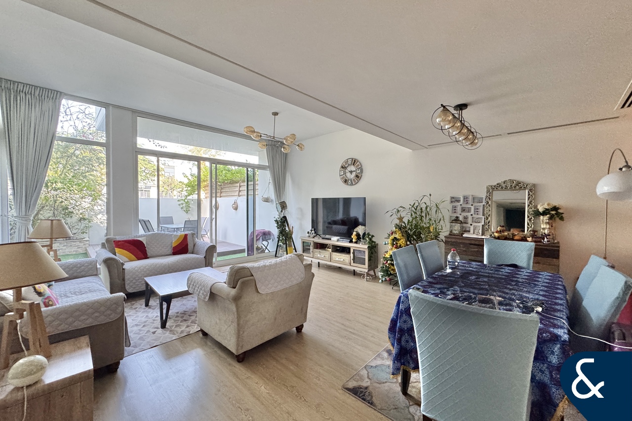 Single Row | Landscaped | Vacant Feb