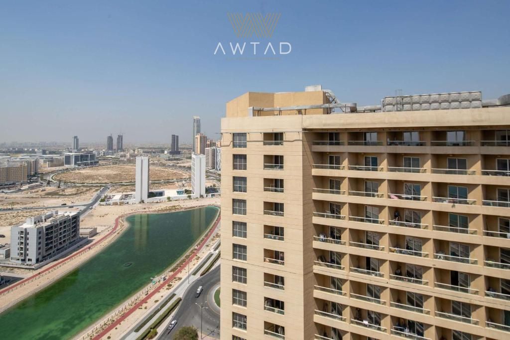 Vacant | High Floor | Lake View | Unfurnished