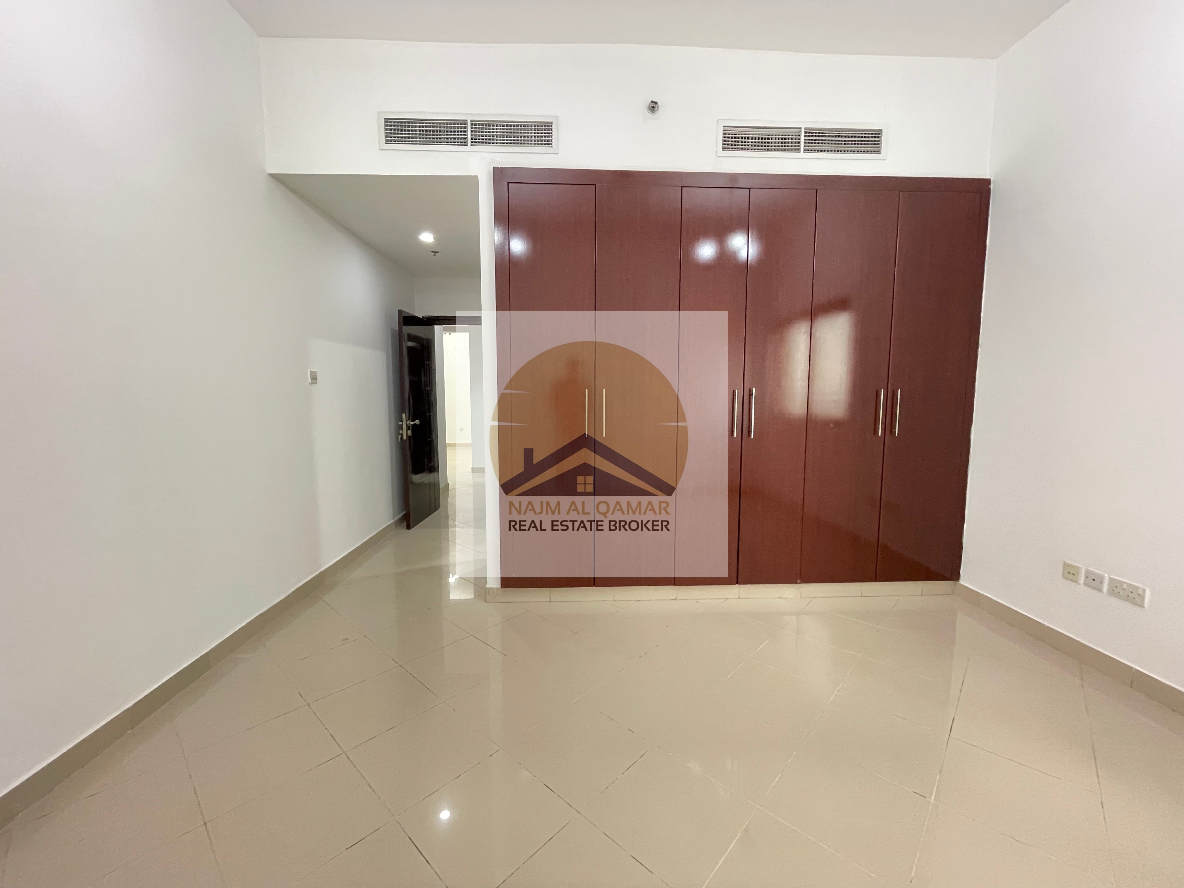 Huge 1BHK with 2 bath, wardrobe,car parking @50k.