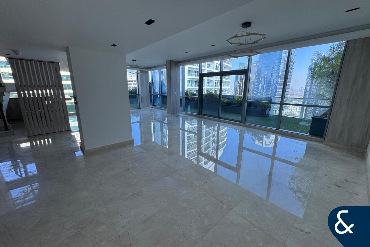 Upgraded | 4 Bed Penthouse | Huge Terrace