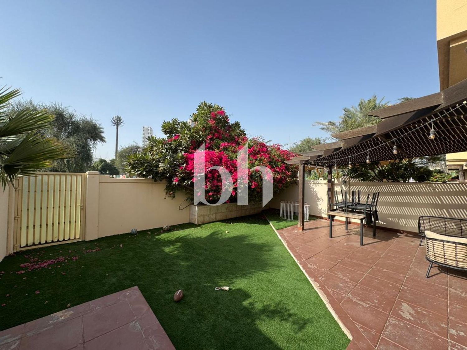 Well Maintained | Ready to Move | Great Location