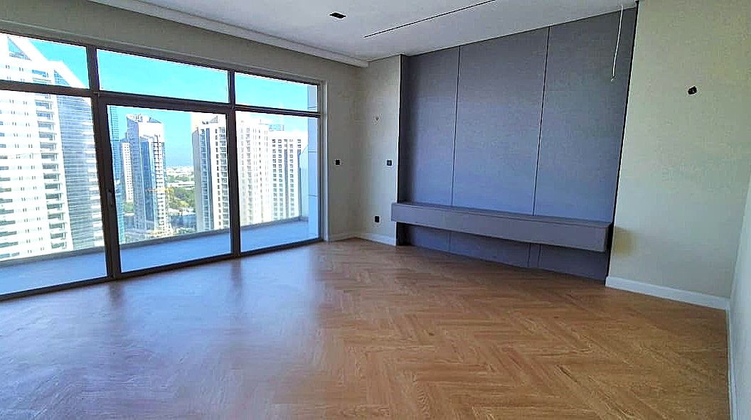 BEST DEAL !!! FULLY UPGRADED BRAND NEW LARGE HIGH FLOOR 1BR !!!
