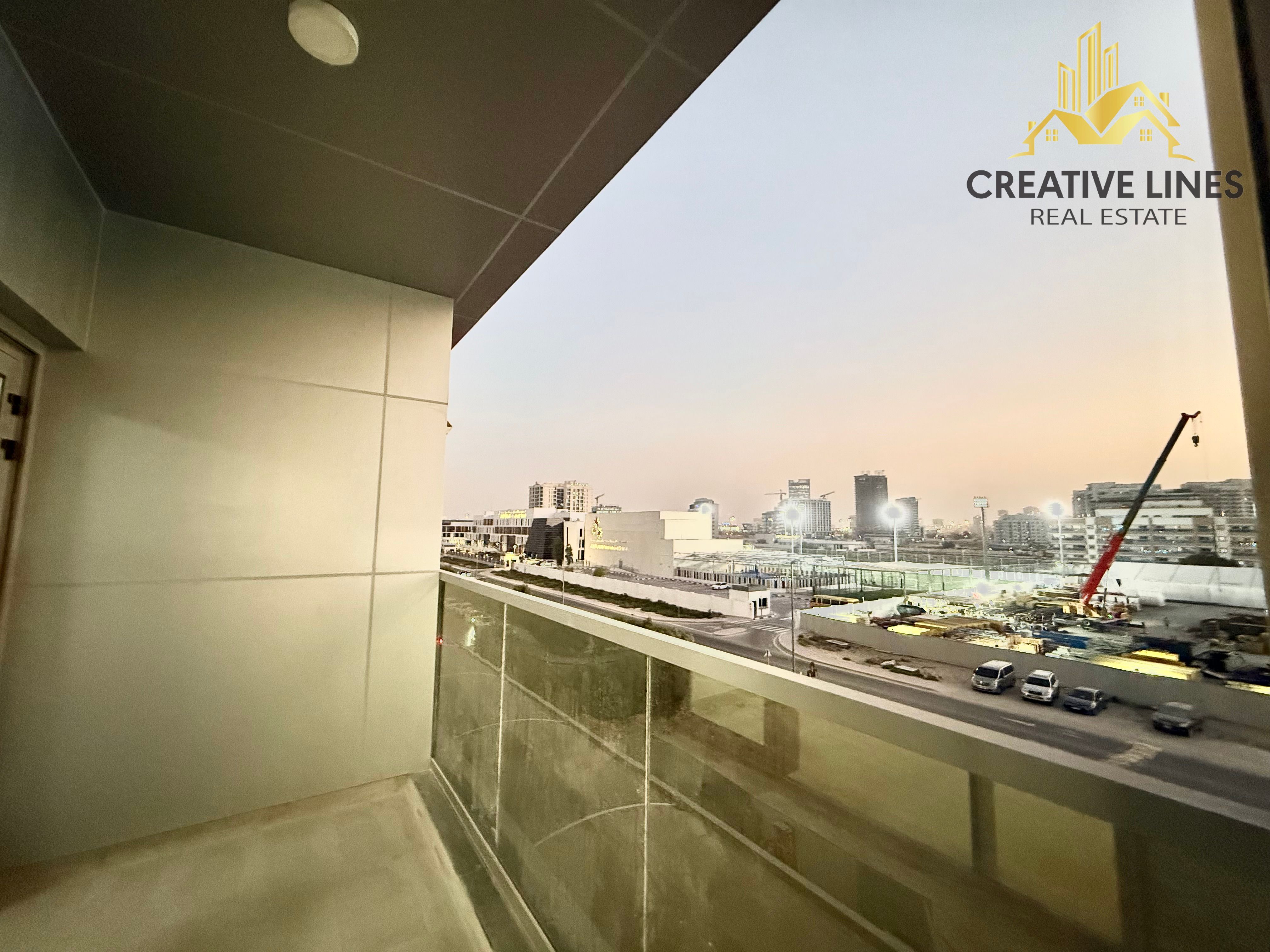 Bright & airy 1bedroom // Perfect for families// Gym, Pool, Parking, Balcony// Lundry + dress room //