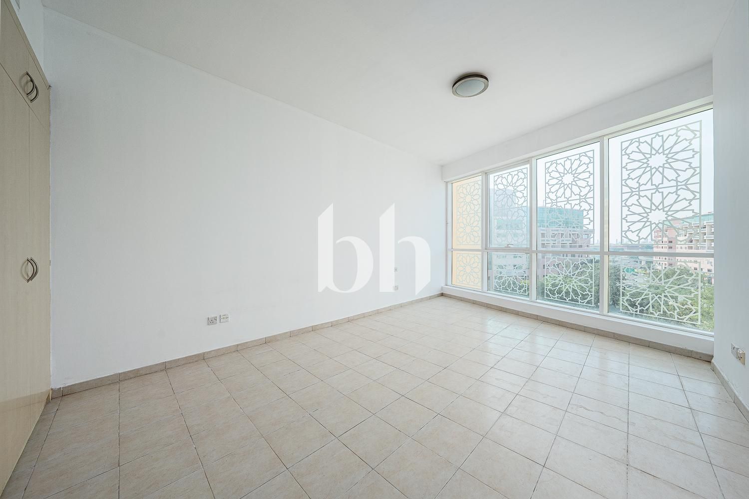 Spacious 1br | Bright | With Parking | Street 1