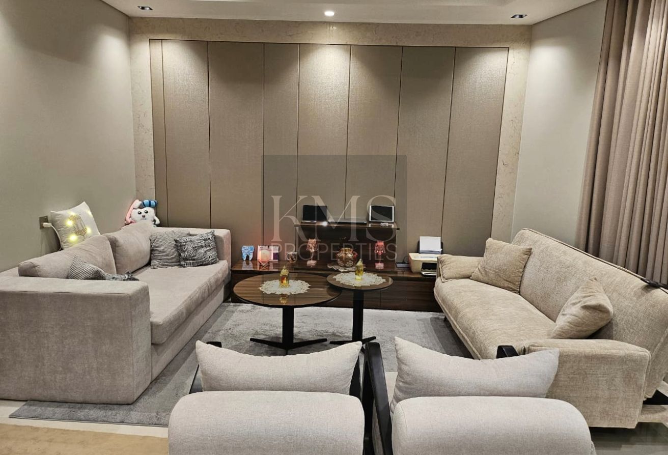 Stylish 1 BR | Stunning Views | Prime Location