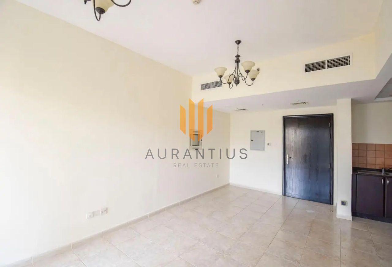 Vacant|Close To Mall |Family Community|Pool View