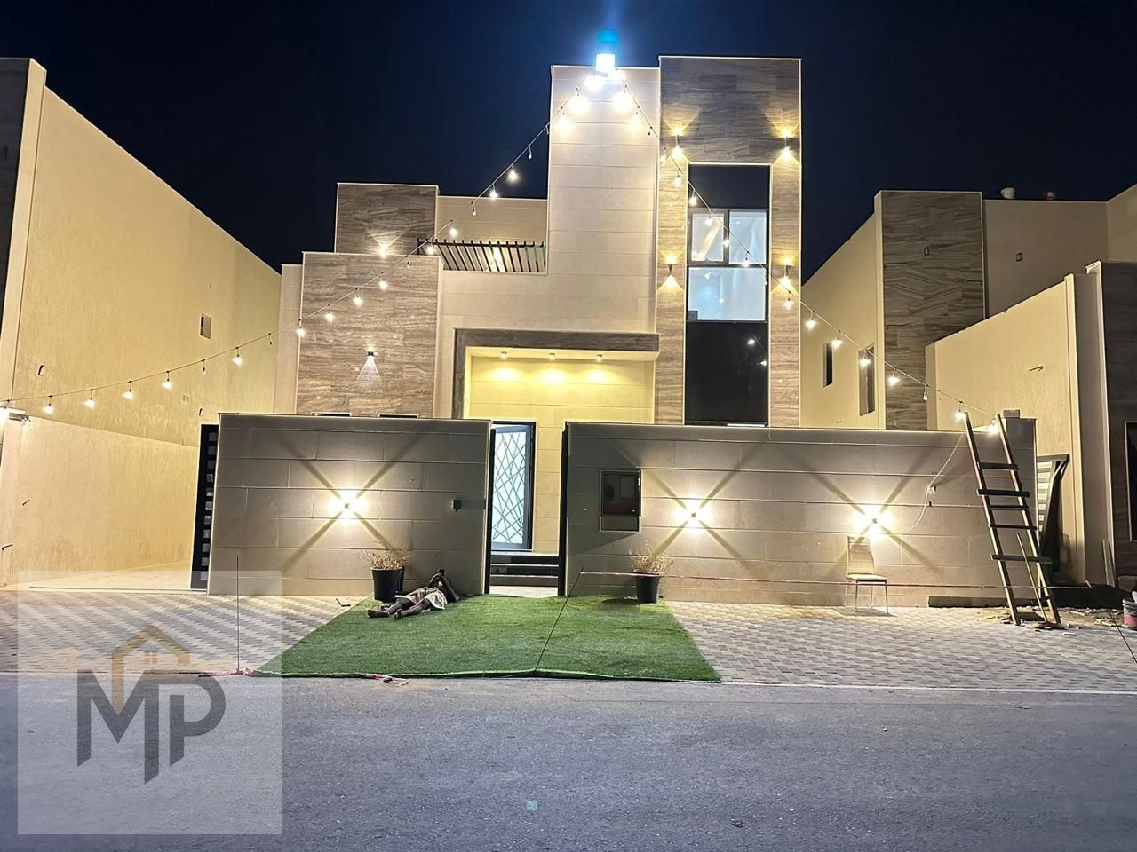 Special Ramadan offer: Villa at a price inclusive of fees, electricity, and water; premium finishing and excellent location.
