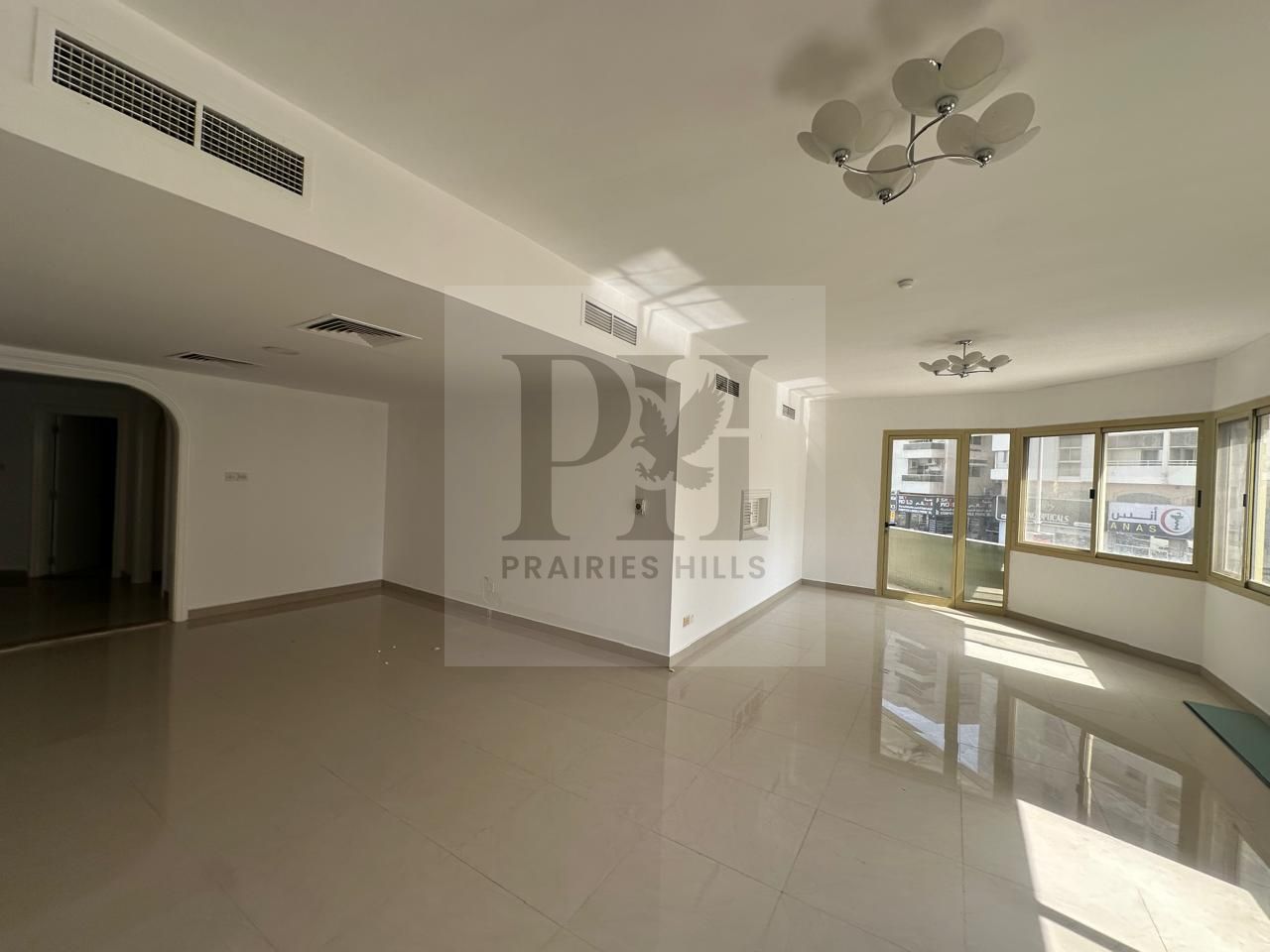 Spacious 3Bedroom With Maid's Room Plus Laundry