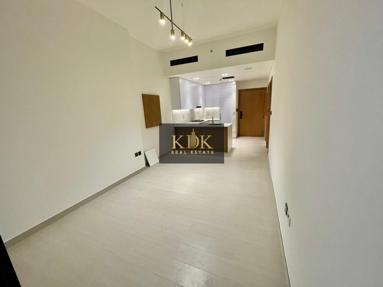 Prime Location | High Floor | Ready to Move