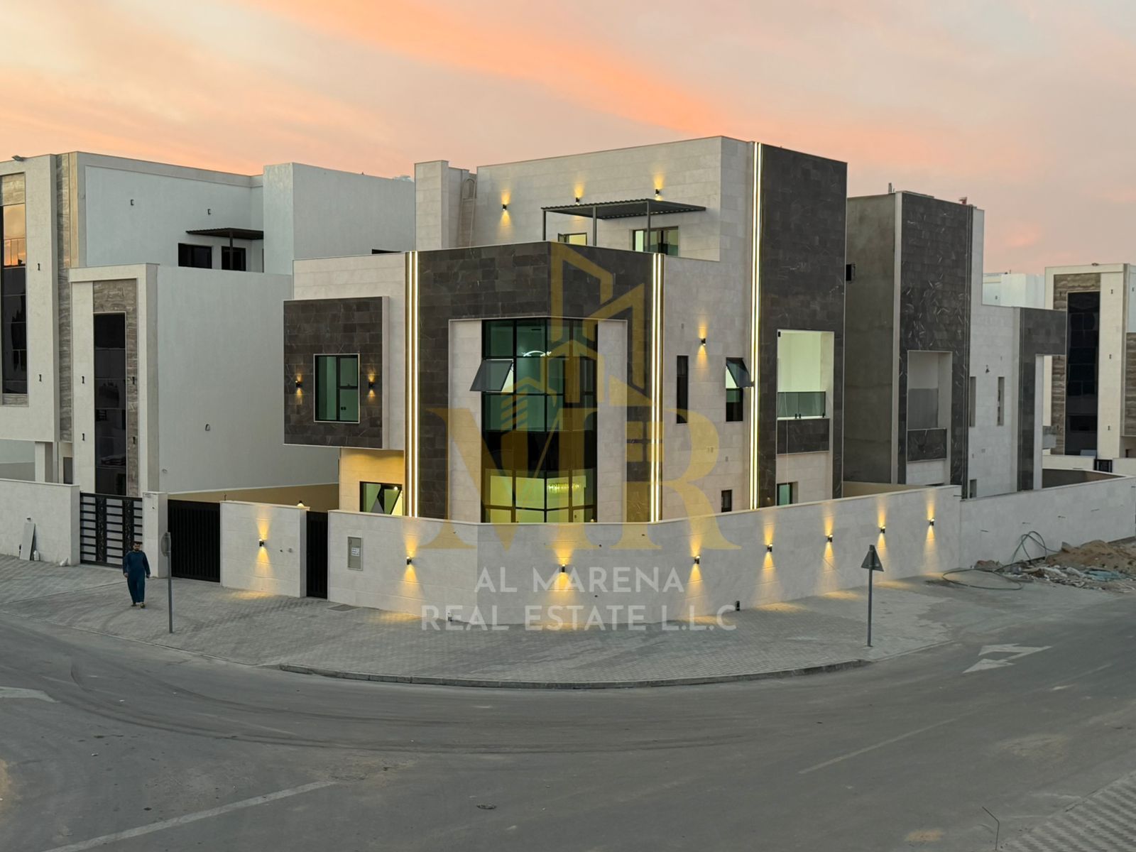 A villa with all registration and ownership fees included, on the main street, ready to move in, in the most prestigious areas of Ajman. Freehold owne