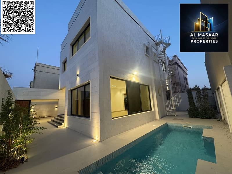 Ready-to-move-in villa for sale, close to all services - very spacious interior layouts, electricity and water included