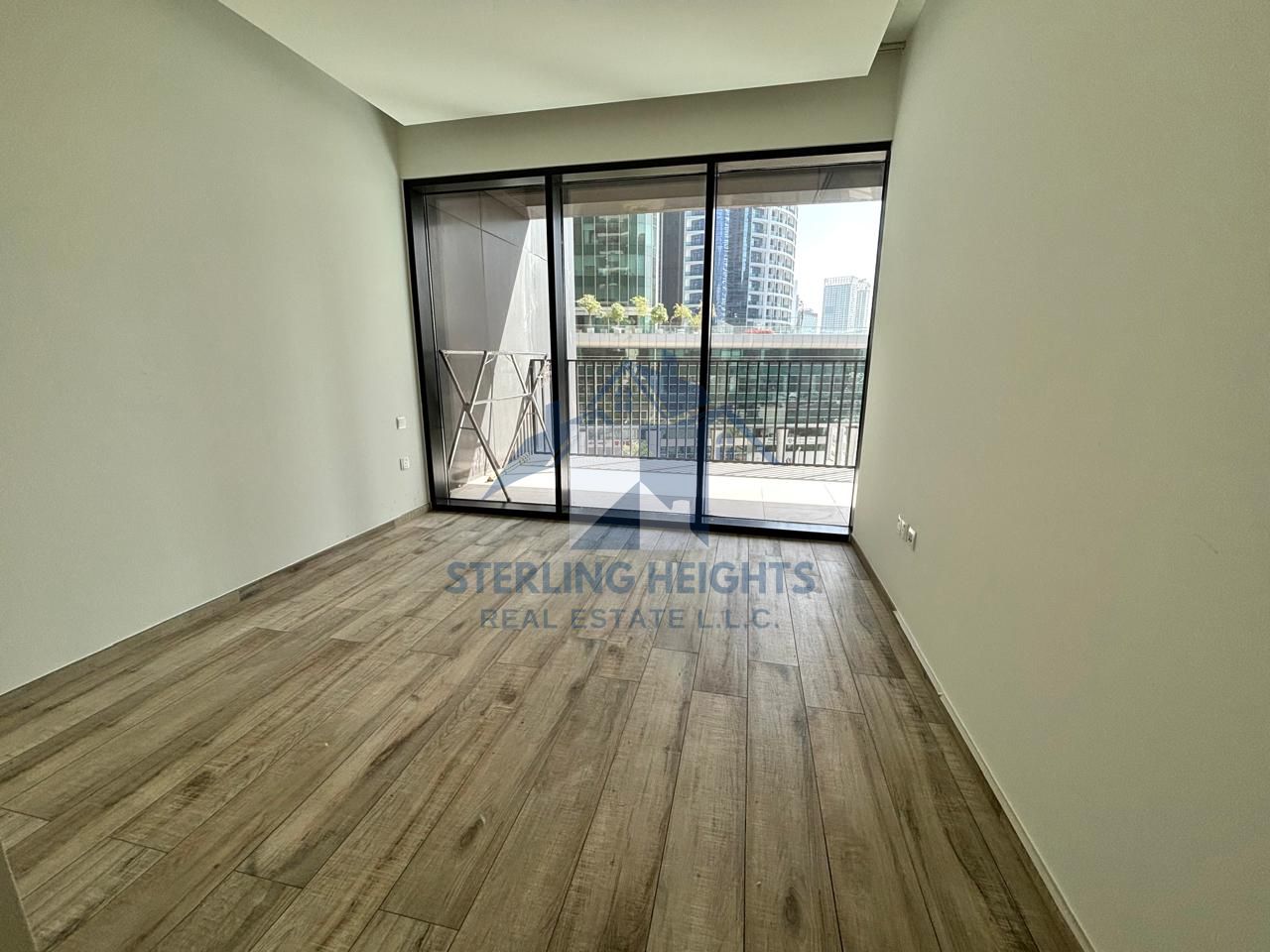 MODERN LIVING | SPACIOUS| POOL VIEW | NEAR METRO