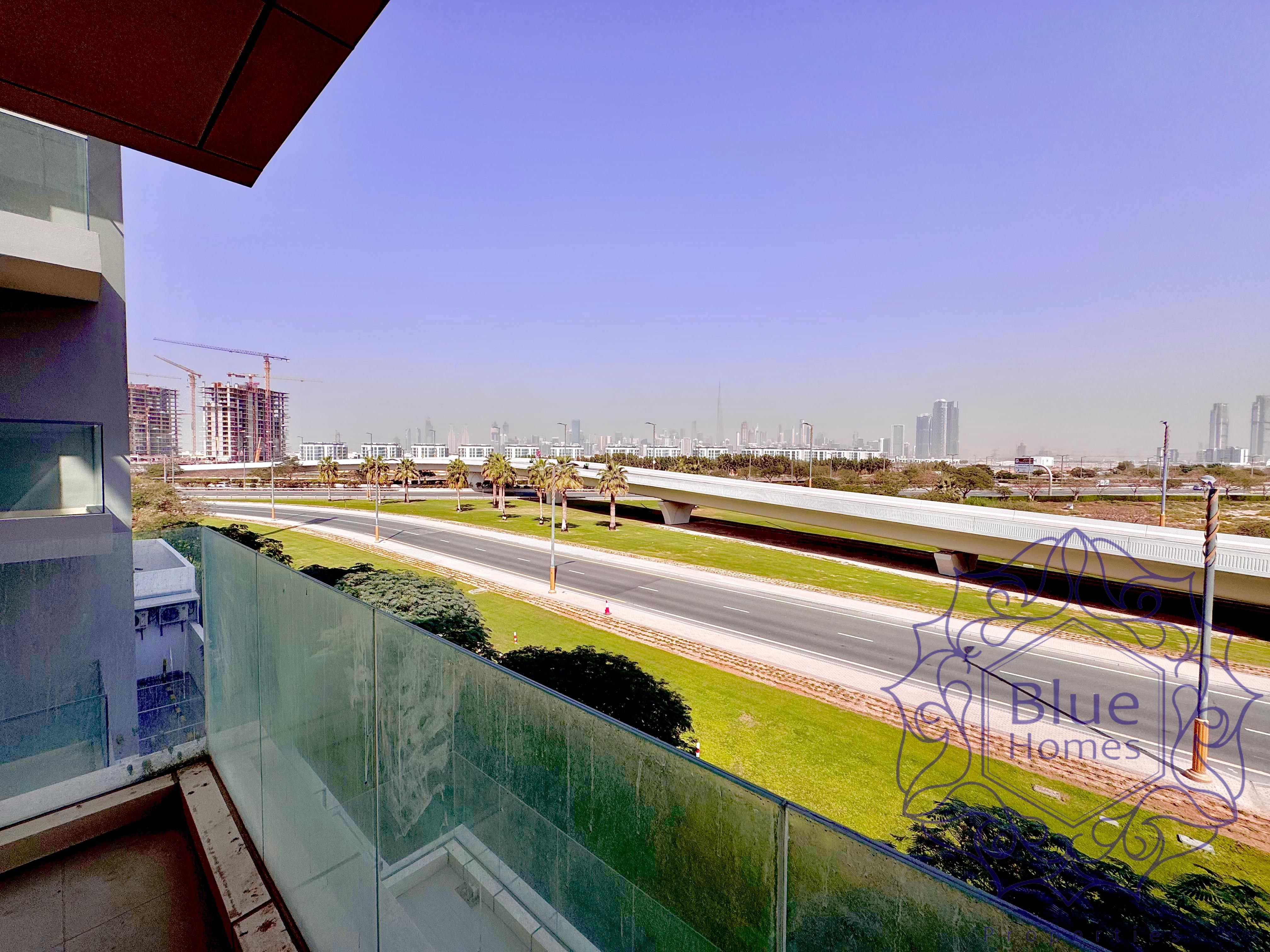 BURJ KHALIFA VIEW | LUXURY 2BR+MAID | BRIGHT LAYOUT