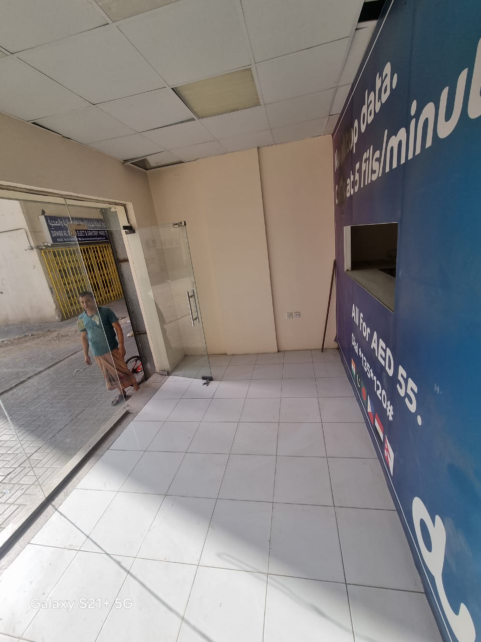 Retail shop in Al Rolla, prime high-traffic location, suitable for various business activities, great opportunity to grow your business.