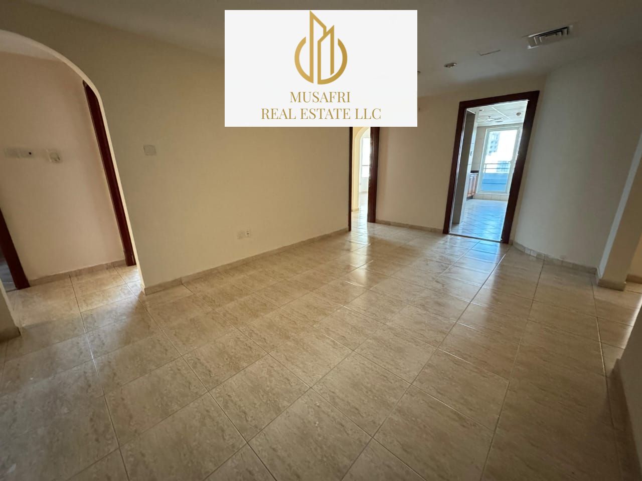 SPACIOUS 3BHK //CHILLER AC FREE//WITH BALCONY//WITH GYM POOL FREE//FAMILY BUILDING//LIVE LIFE//PRIME LOCATION//