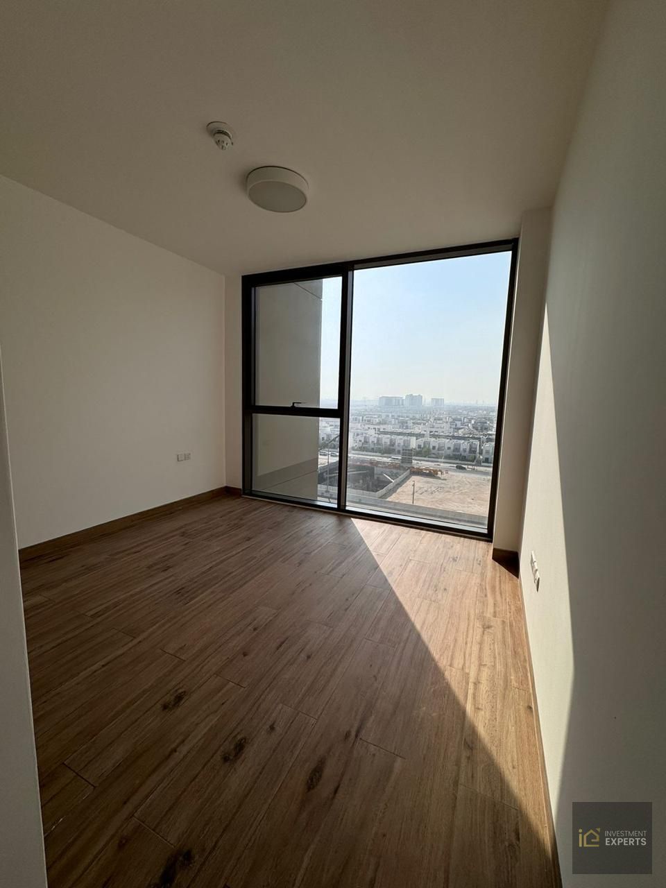 SPACIOUS LAYOUT | BRIGHT AND AIRY | 1 BEDROOM+MAID