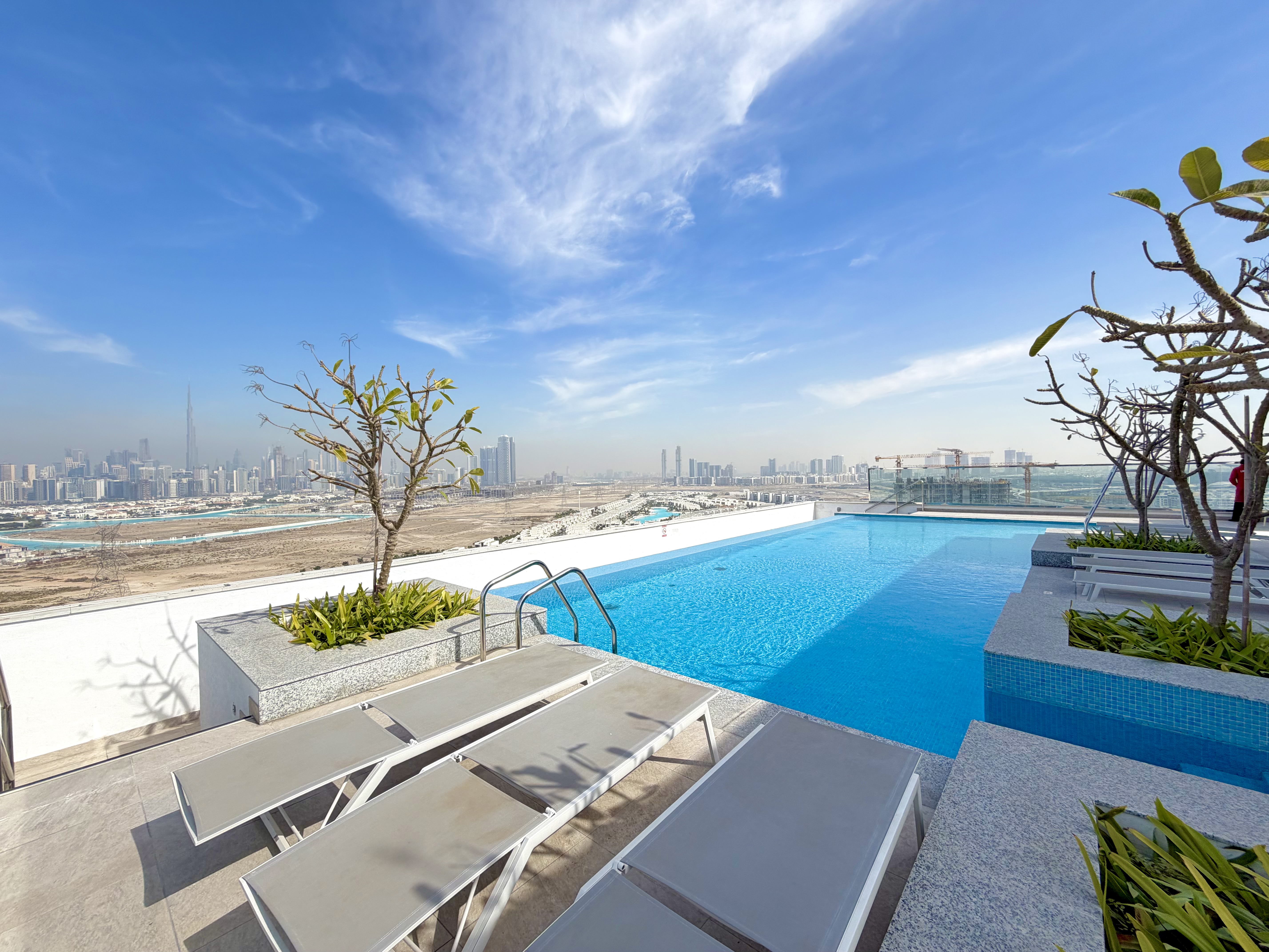 Luxury 2BR | High Floor | Gym & Pool Access