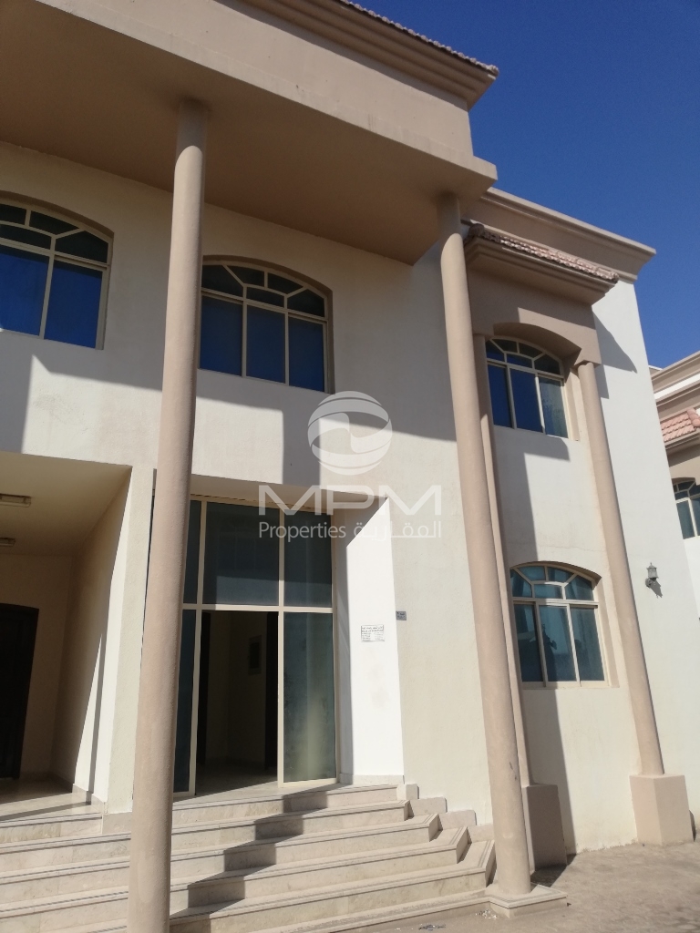 Clean & Nice 4 Bedroom Villa with Maid's Room