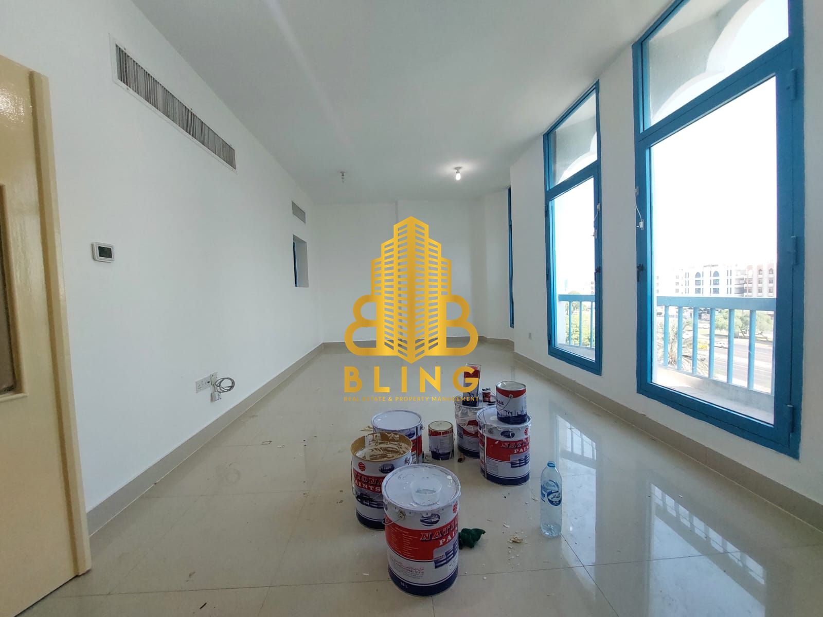 Alluring 3BHK With Closed Kitchen & Spacious Saloon