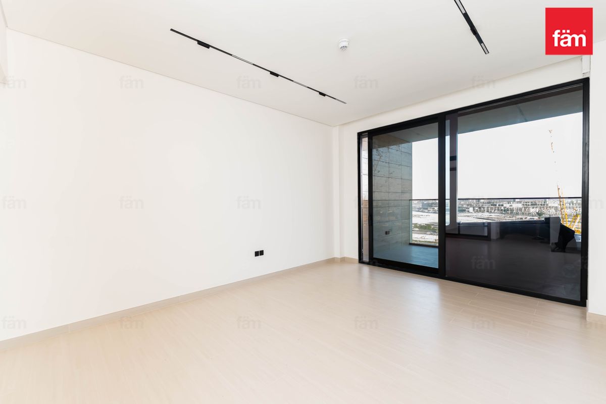 Canal View|Vacant|Middle Floor|Luxury
