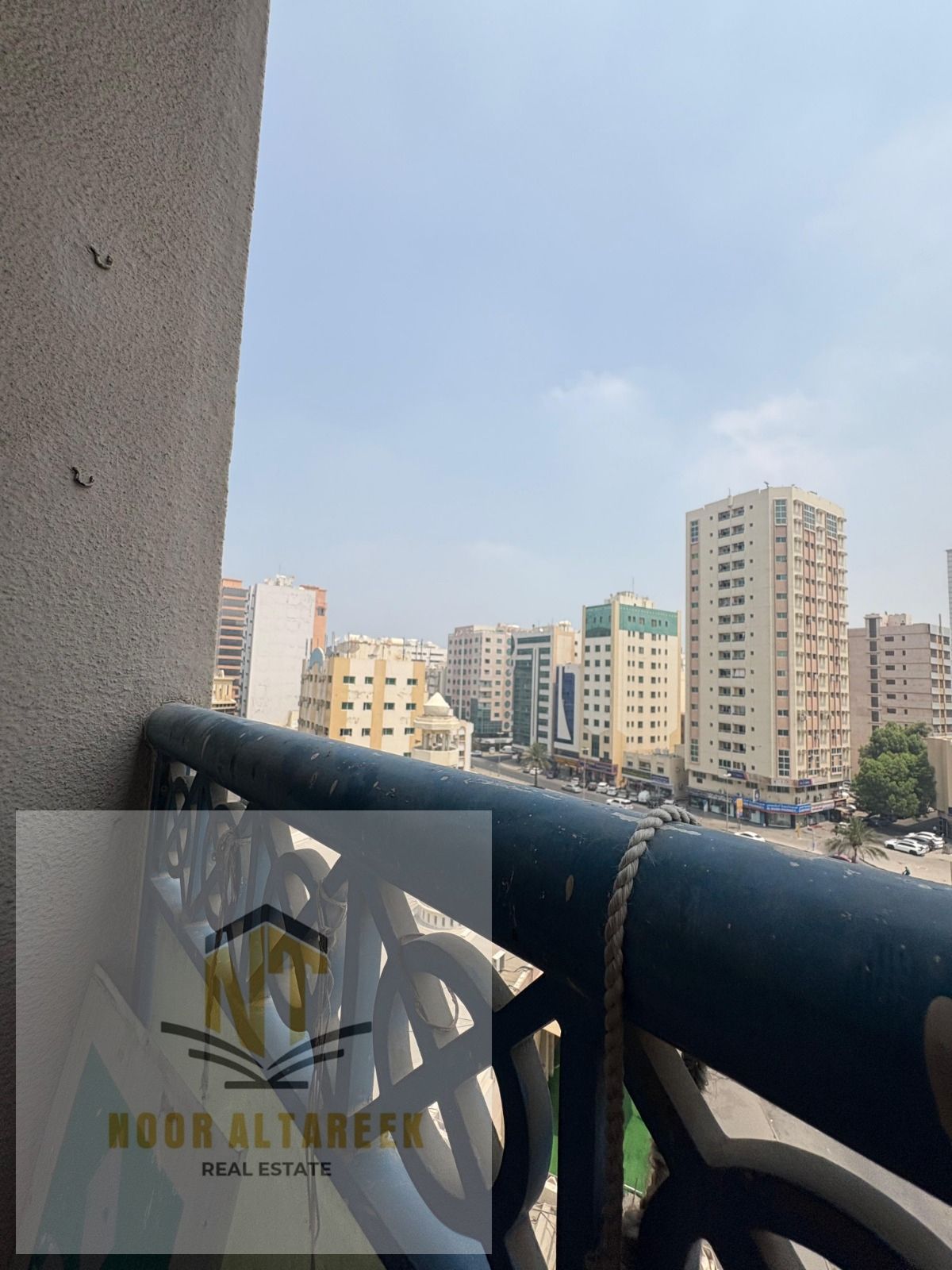 Ad 37 – Annual Apartment for Rent in Al Rolla A well-maintained apartment is available for annual rent in Al Rolla, located in a vibrant and service-o