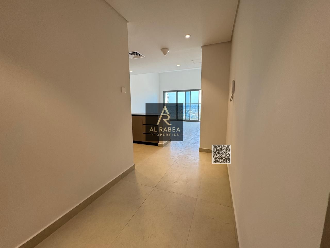 First occupancy - For families - Swimming pool, gym, parking, garden, maintenance, 24-hour security - On exit E611