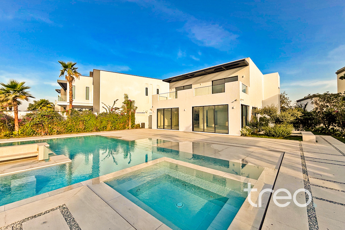 Premium Finish | 4 Bed | Luxury | Massive Plot