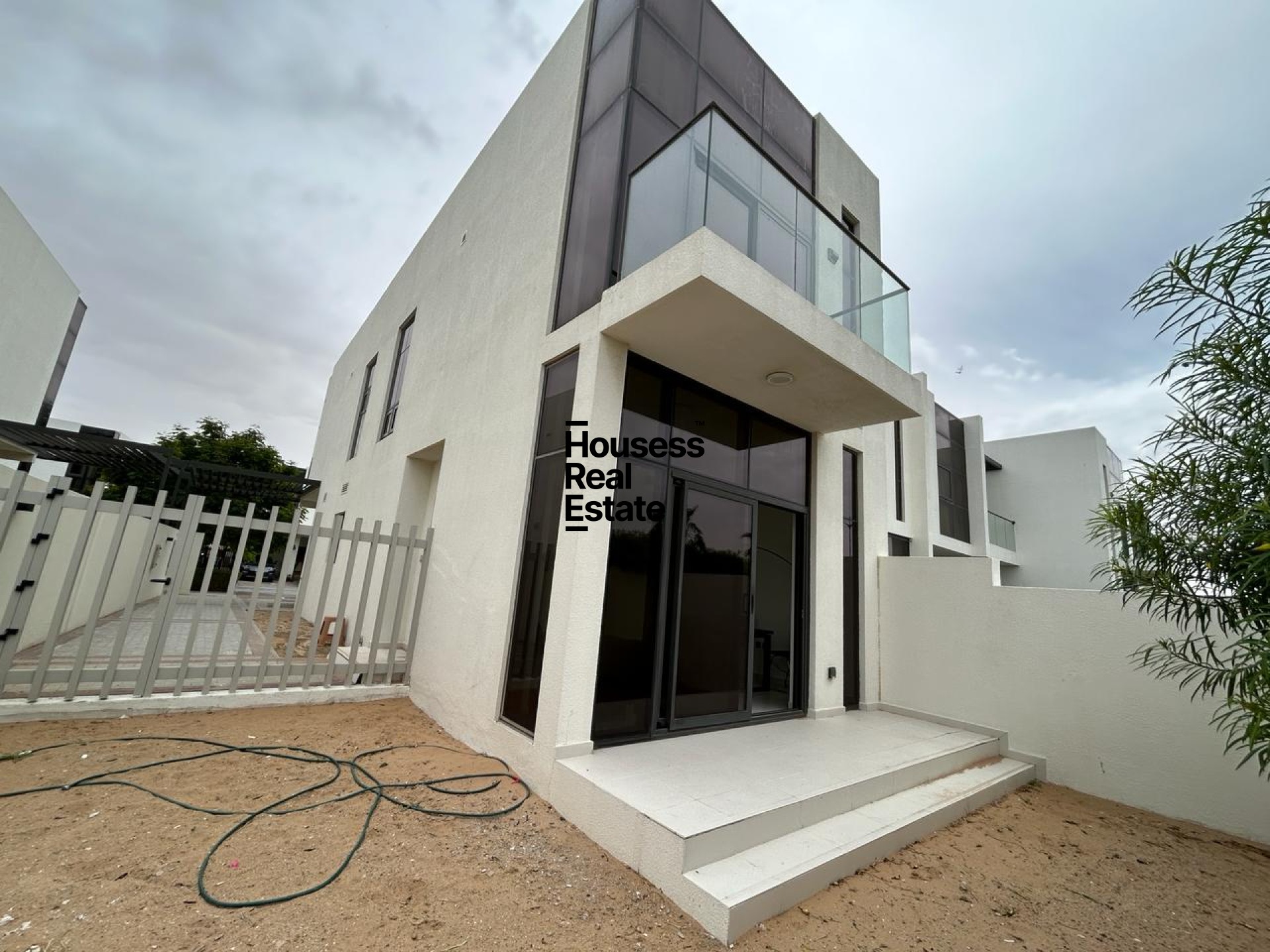 3 BR+M | SINGLE ROW | MID-CORNER | EXCLUSIVE