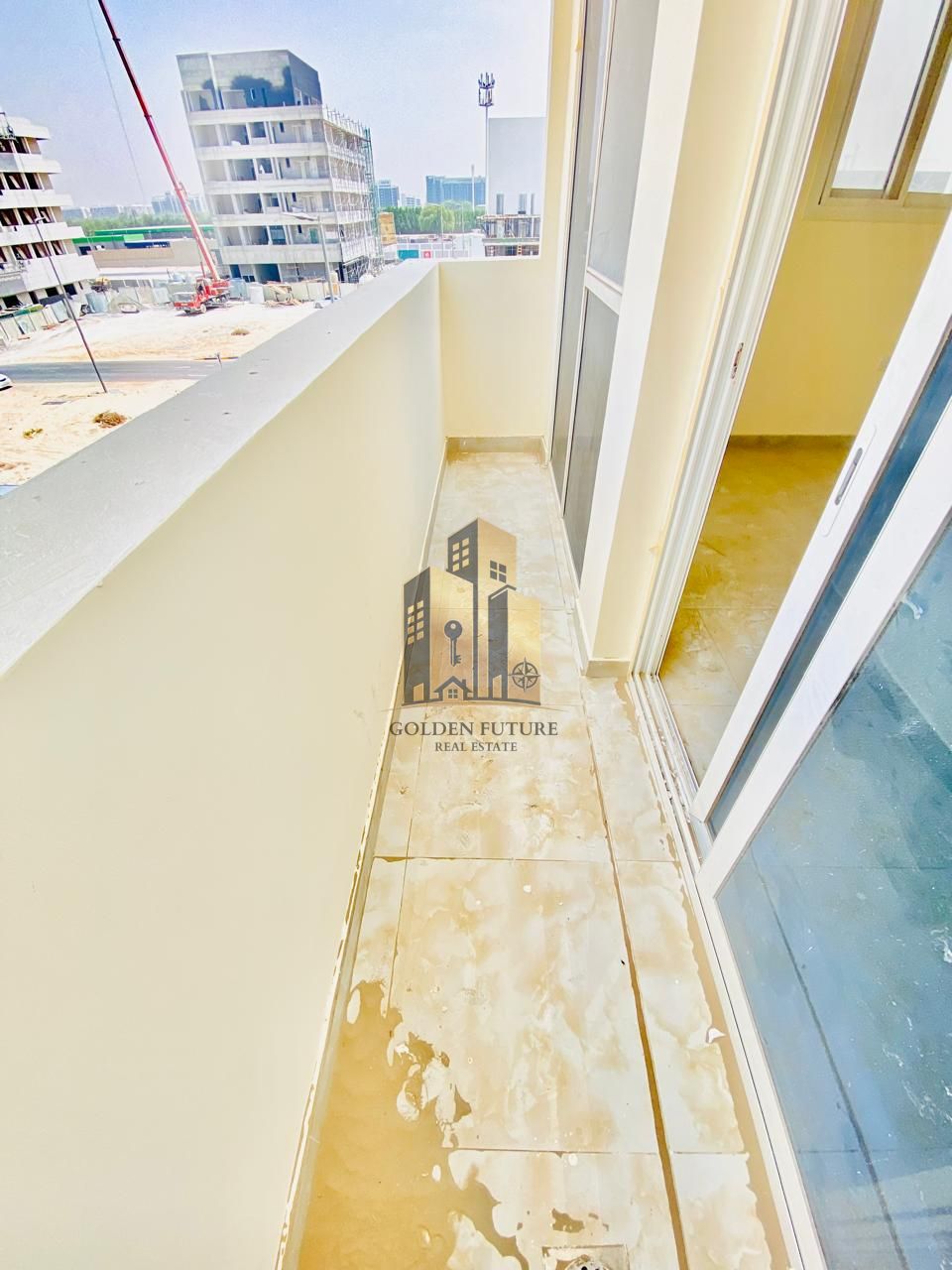 LIKE BRAND NEW APARTMENT WITH BALCONY 1BHK OUT SIDE FREE PARKING