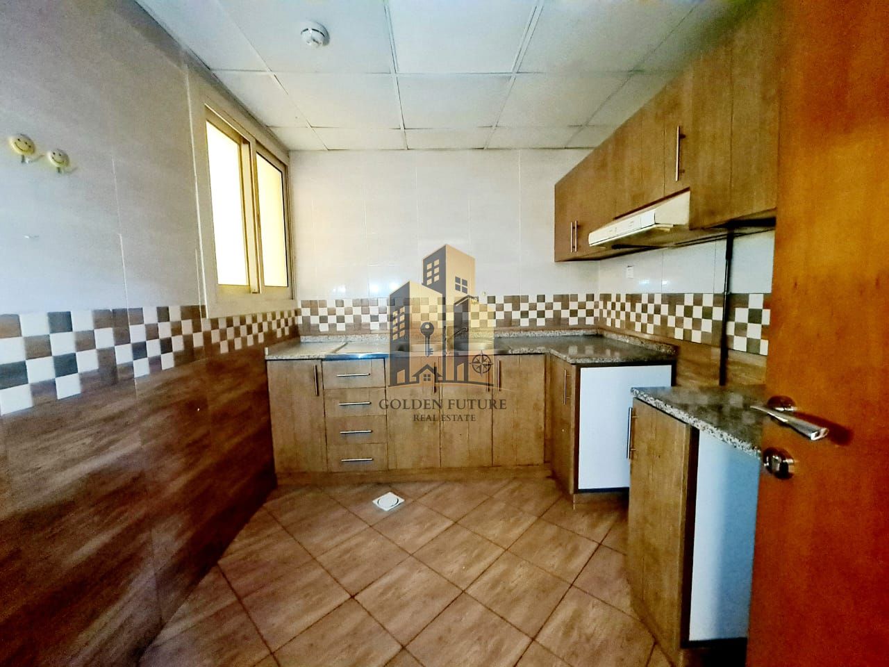 6 CHEQUE PAYMENT ~ NO CASH DEPOSIT ~ BALCONY ~ COVERED PARKING