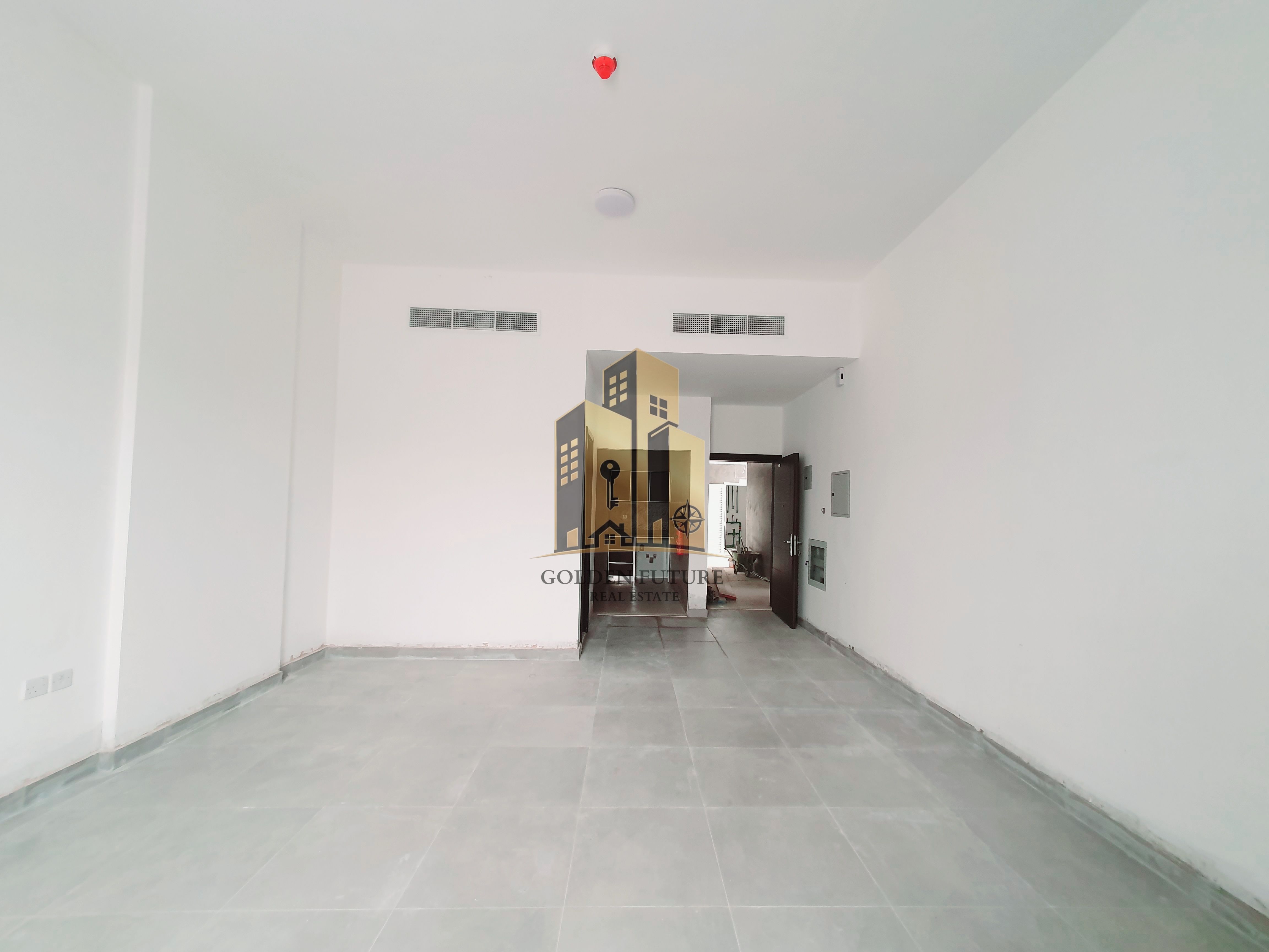 600+ SQUARE FEET STUDIO ~ SEPARATE KITCHEN ~ MODERN LAYOUT