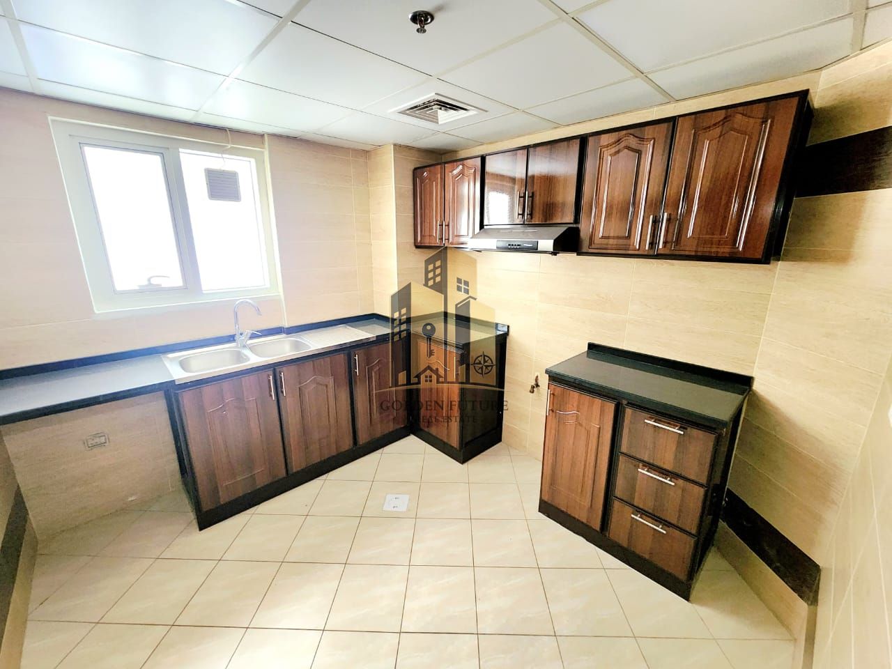 15 DAYS FREE ~ NO CASH DEPOSIT ~ BALCONY ~ COVERED PARKING