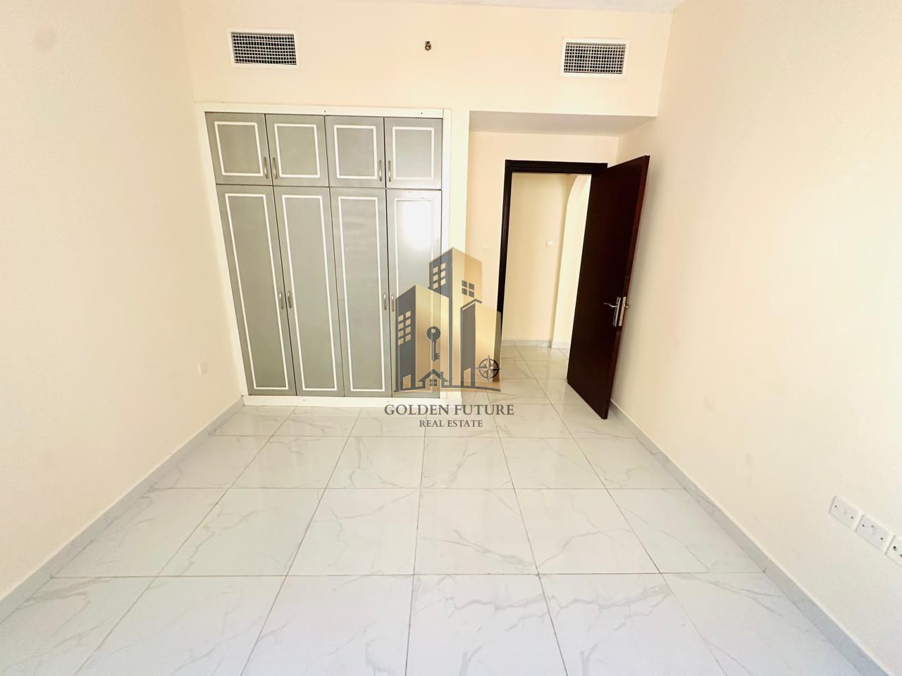 12 Cheque payment - Wardrobe - Coverd parking - Only Family