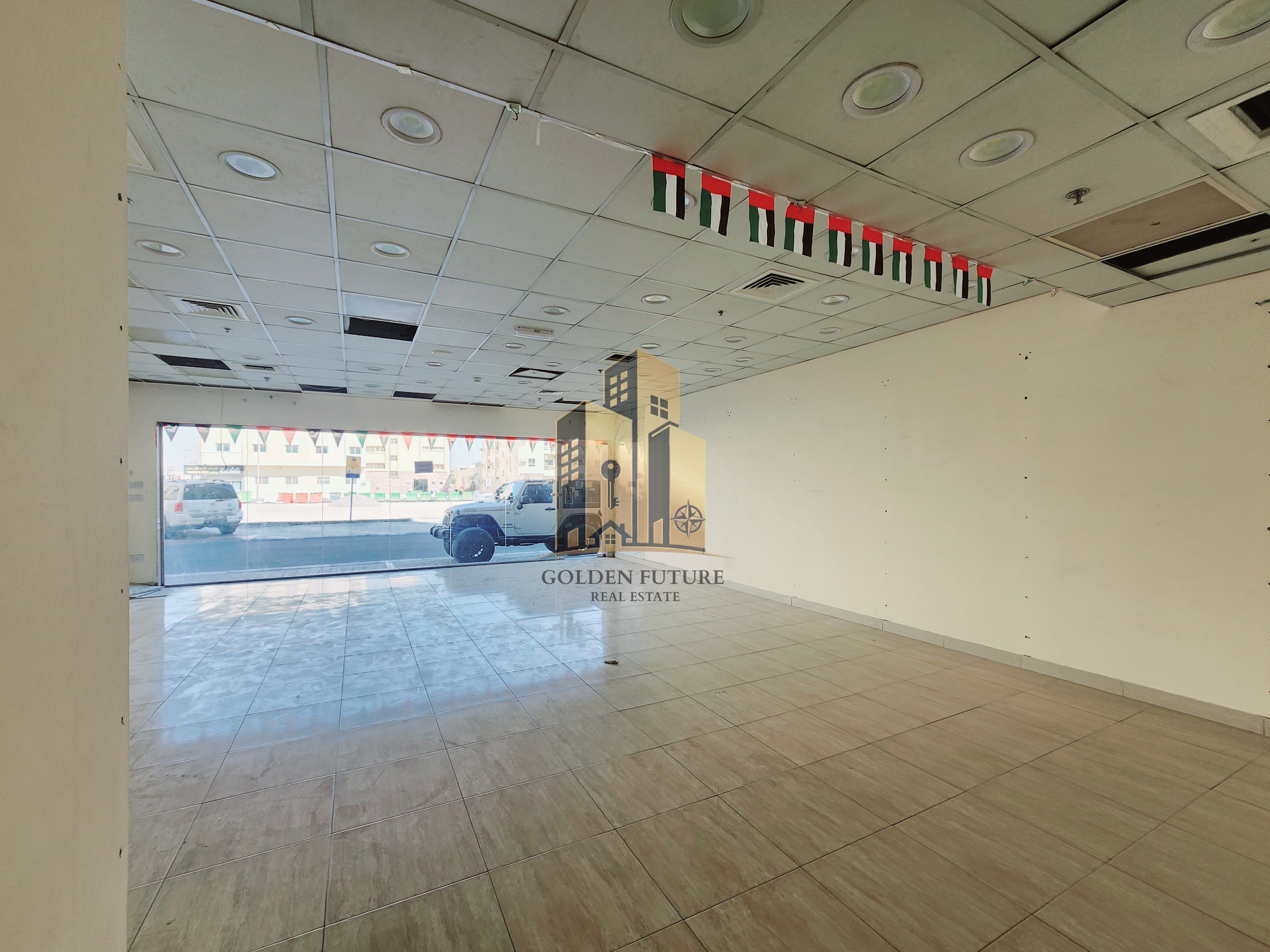 Specious shops with 6 payments Ready to move at prime location