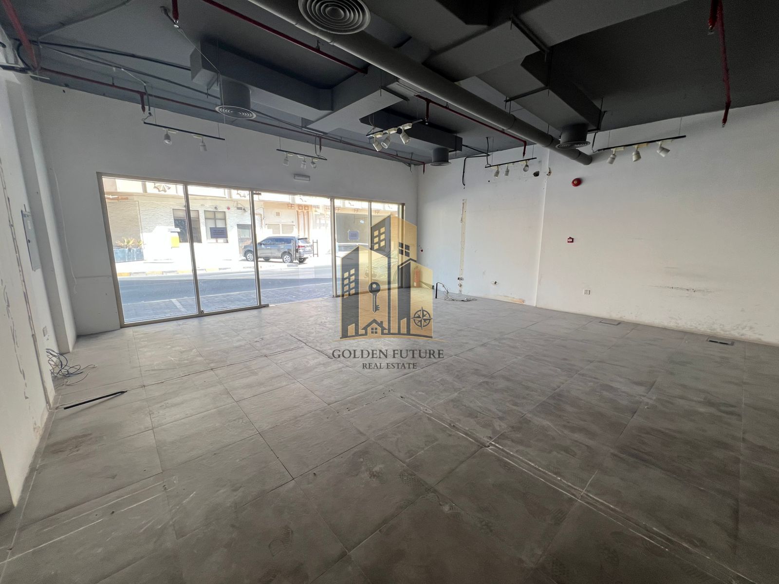 Specious shop close to park and mosque best opportunity for all businessess