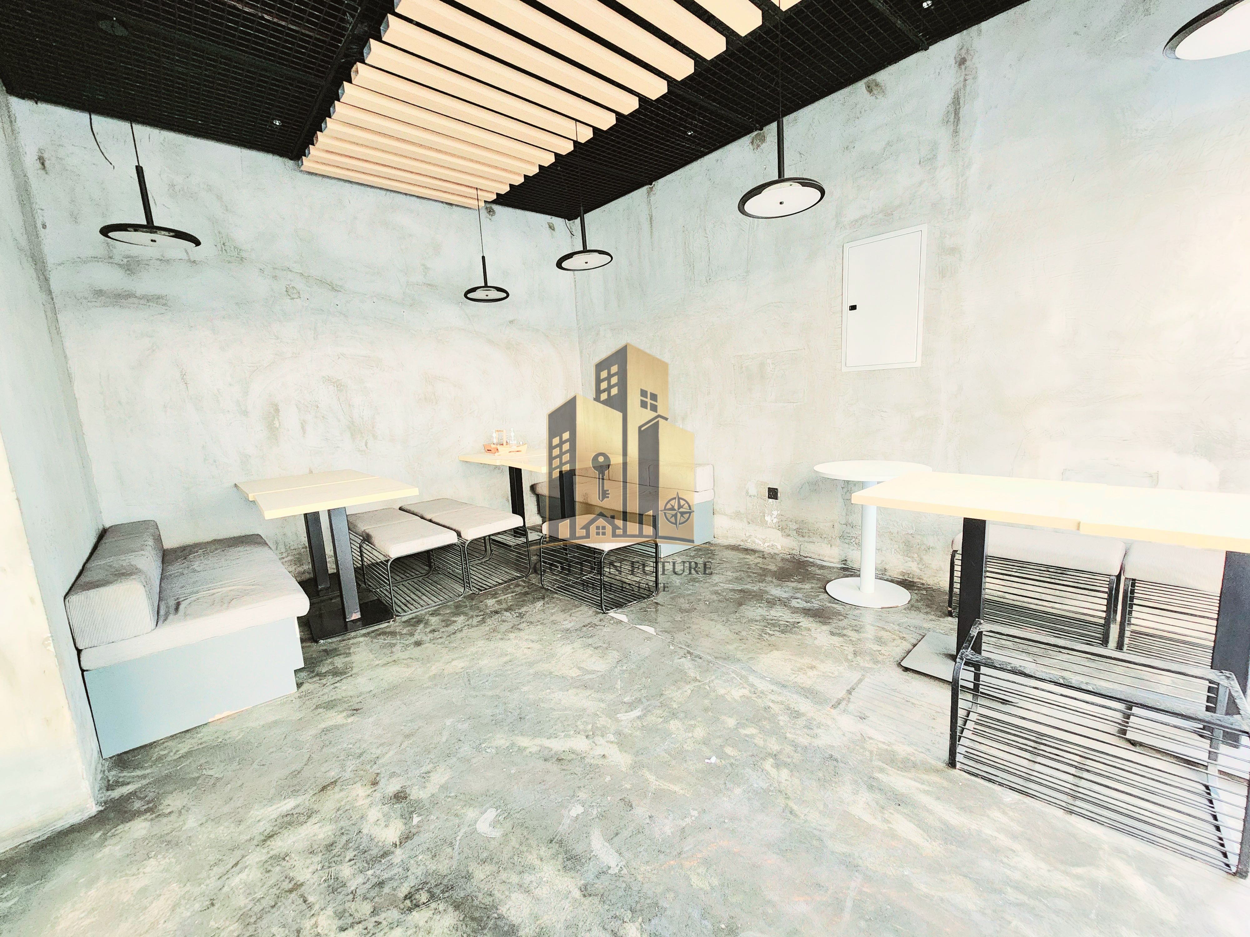 Big shop before kitchen using for restaurant best opportunity with some furniture