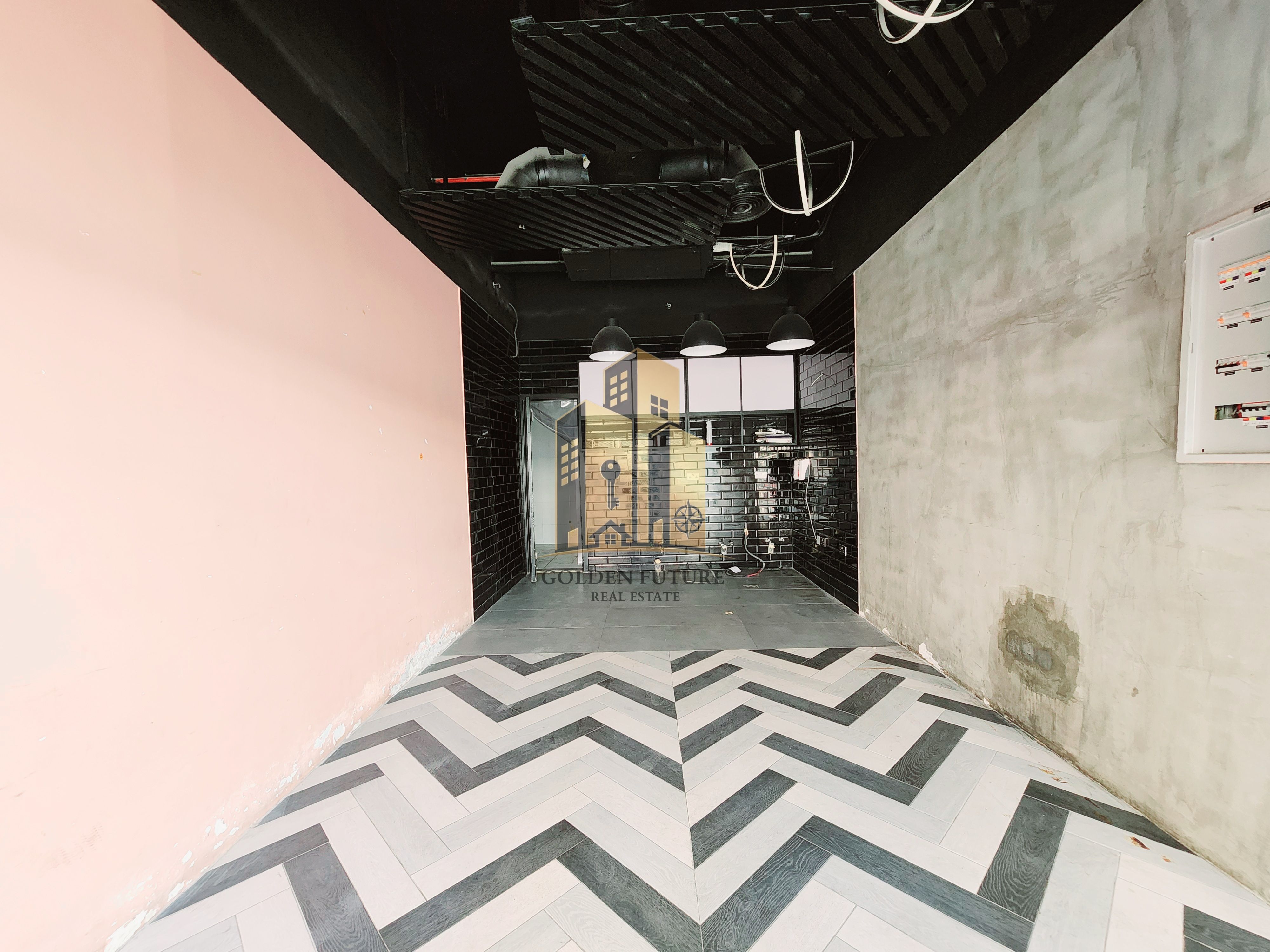 Shop before kitchen fully renovated best opportunity for restaurant also