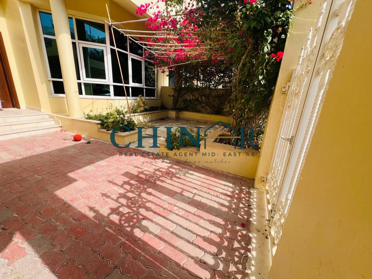 WELL MAINTAINED! 4 BHK - COMPOUND VILLA with BALCONY | MAIDS ROOM | BIG MAJLIS | CENTRAL AC | 2 PARKING | CALL US NOW!