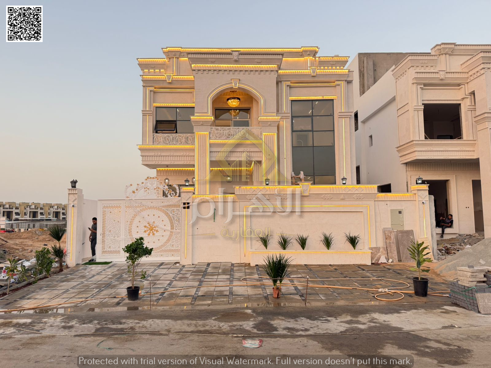 Luxury villa for sale in Al Helio 2, Ajman | Two floors and a roof | 5 bedrooms | Majlis and two living rooms | Includes registration and ownership fe