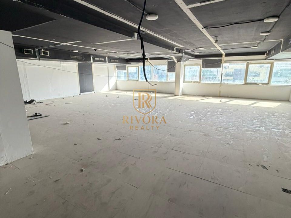 SHOWROOM I MEZANNINE FLOOR I SEMI-FITTED