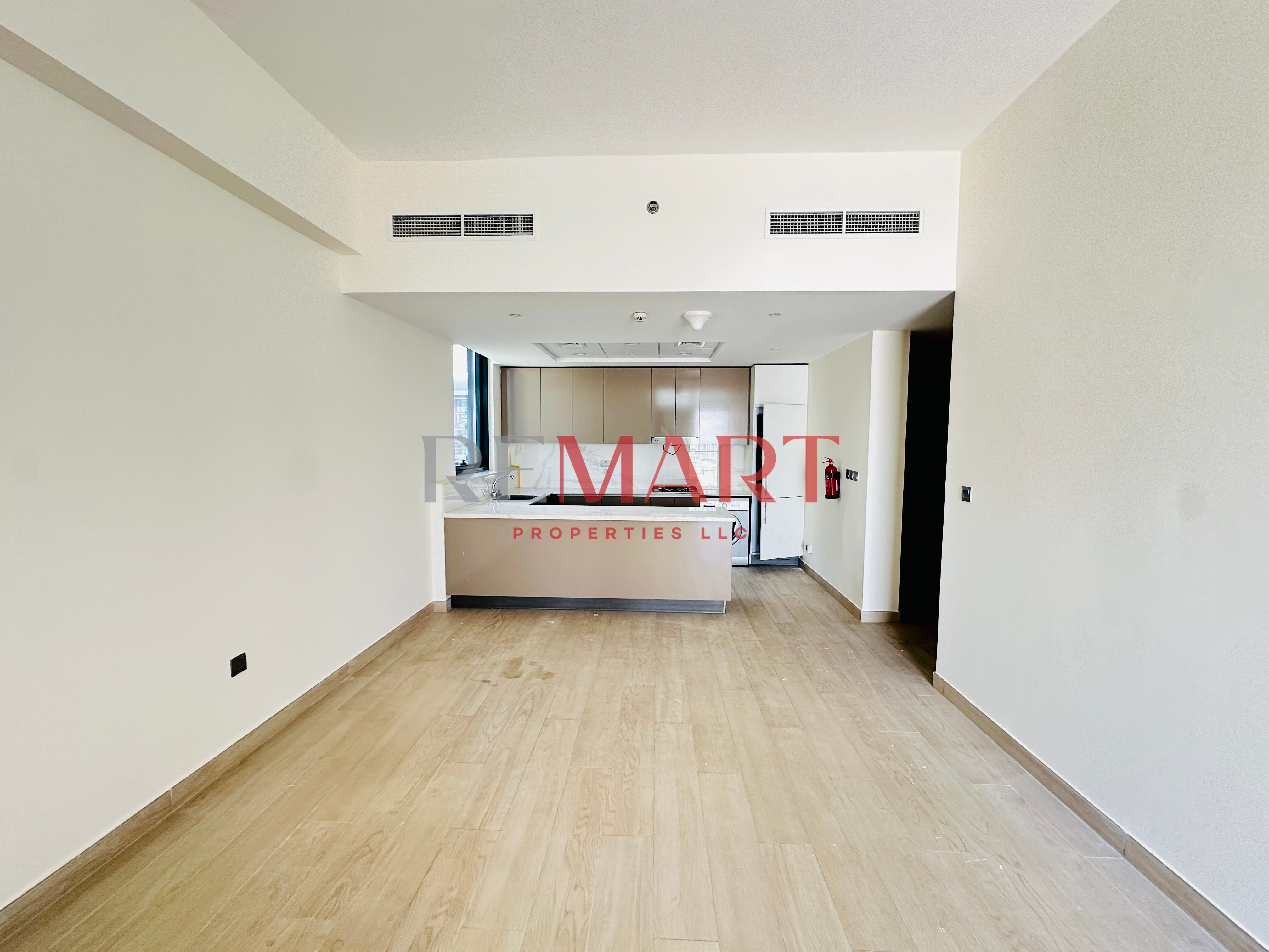 Semi Furnished 2 bed || Higher Floor || Burj View& lagoon || 3 washrooms | Bigger layout