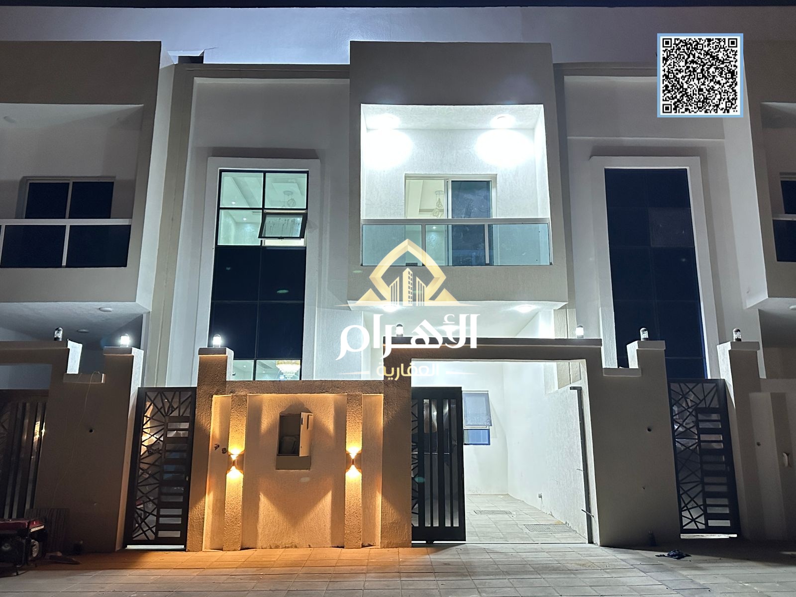 Villa for sale in Ajman, two floors and a roof, at a bargain price including fees. Excellent location. Freehold ownership for life for all nationaliti